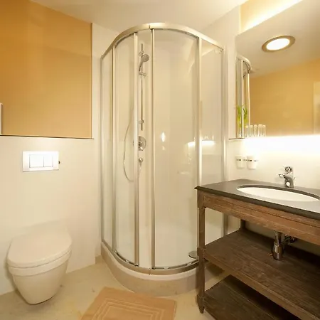 Leo * מאיירהופן